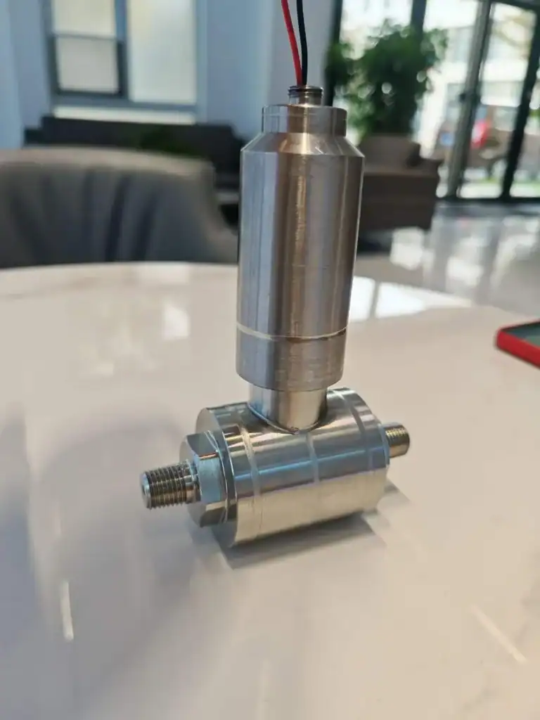 Compact Single-Crystal Silicon Differential Pressure Transmitter