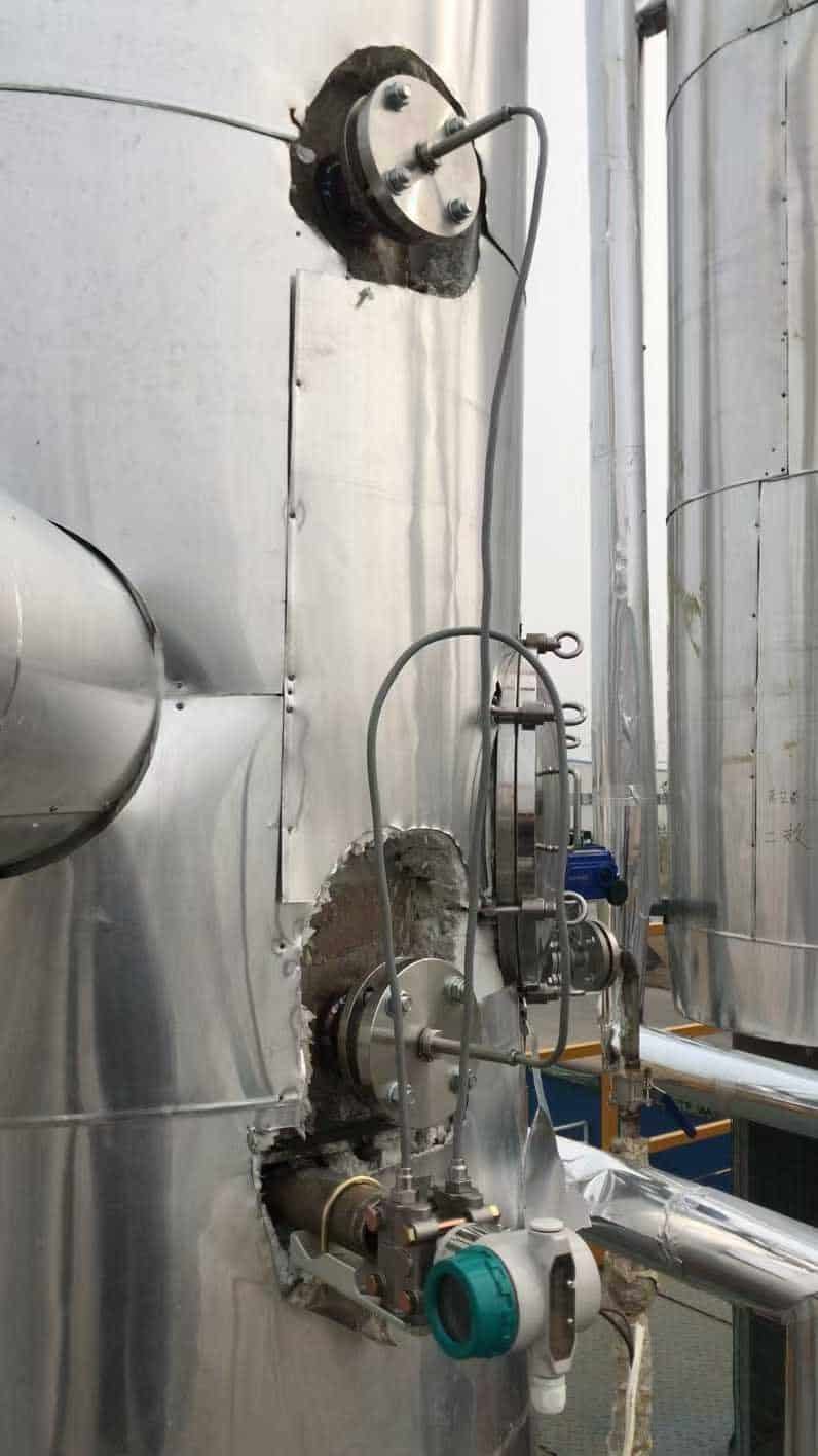 DP level transmitter field installation showing impulse line and manifold