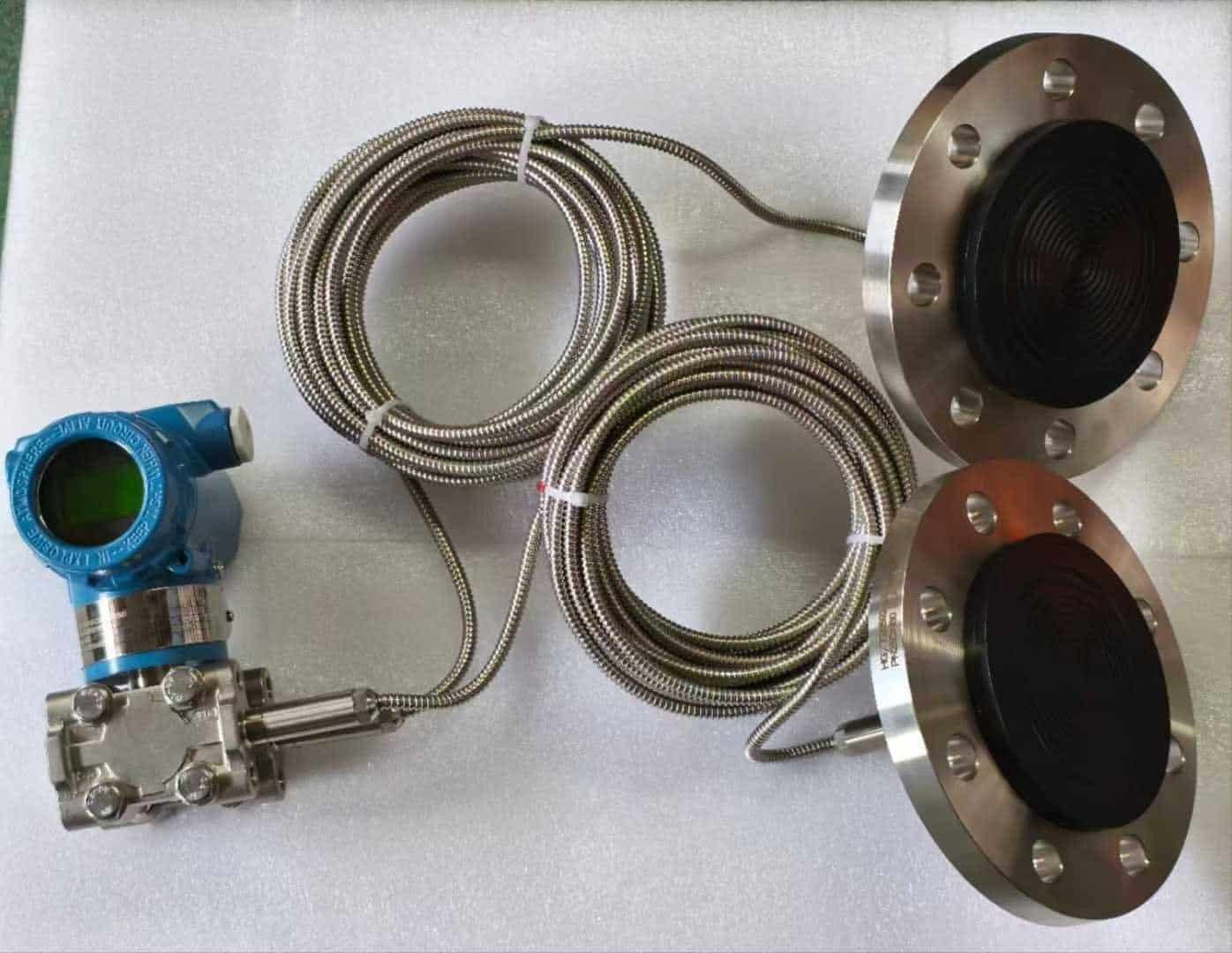 PTFE-lined remote seal diaphragm assembly for corrosive service