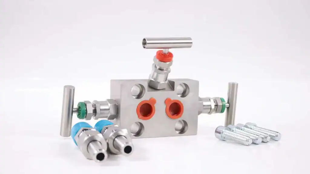 Differential pressure transmitter accessories three-valve manifold