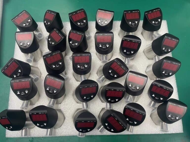 Pressure switch vs pressure transmitter — side-by-side comparison