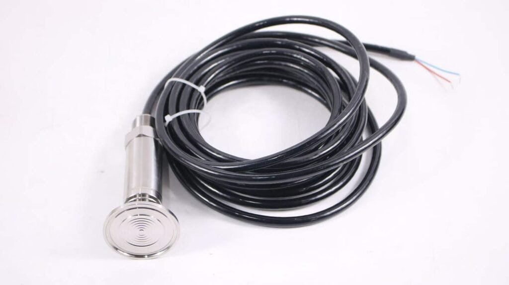 Submersible level transmitter with custom range