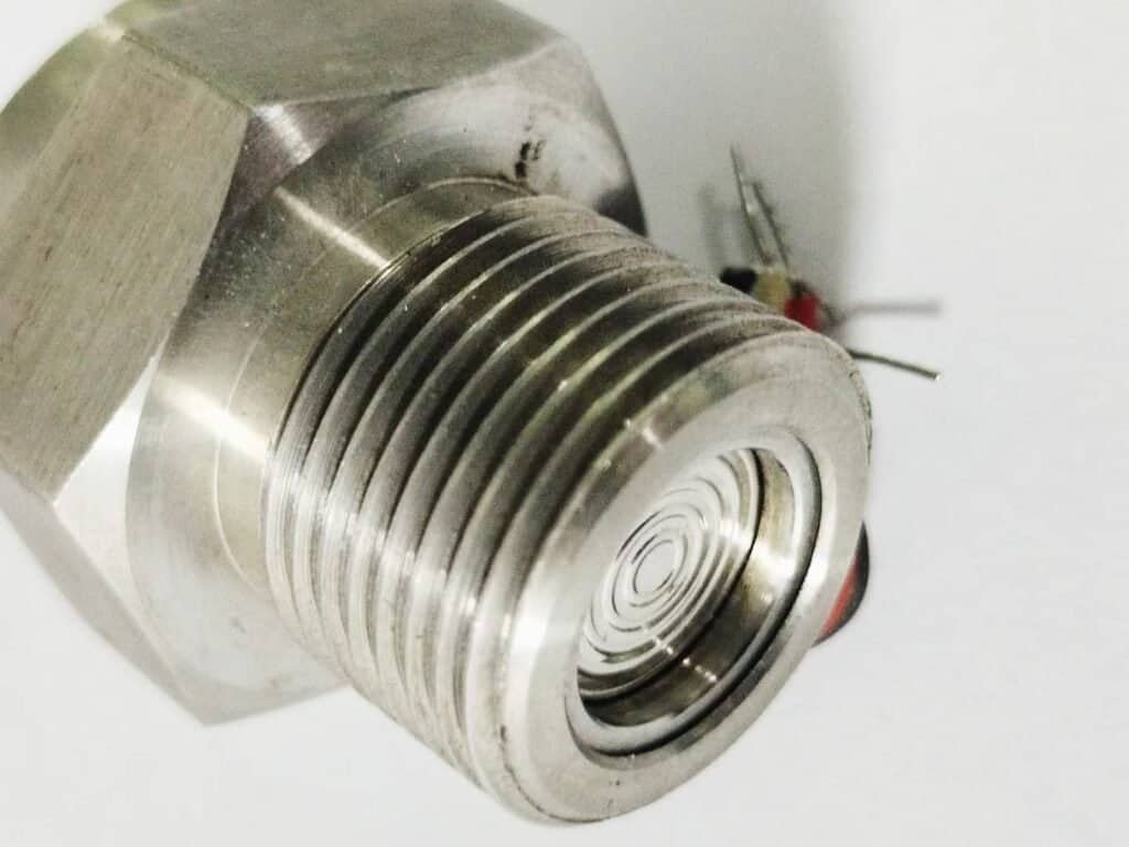 flush mount pressure transducer with custom threads