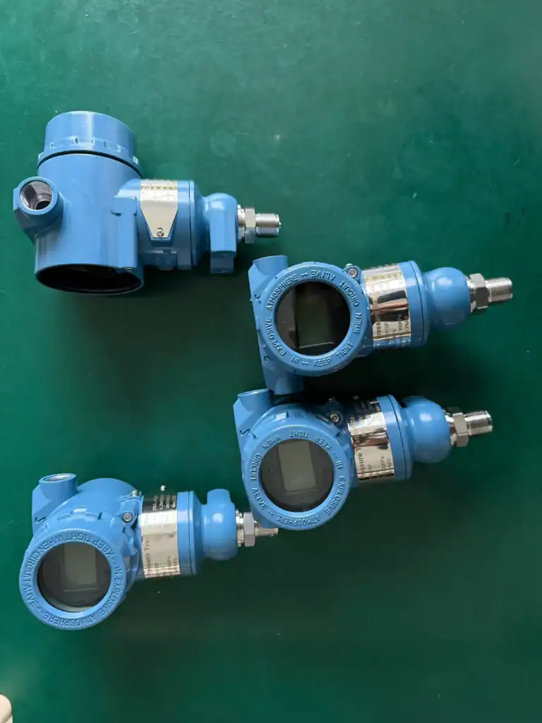 HMK gauge pressure transmitter showing the vented reference port design