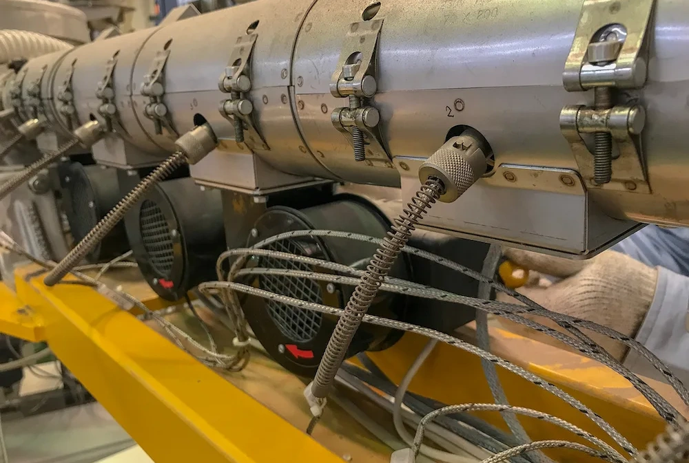 Thermowell wake frequency calculation per ASME PTC 19.3 TW-2016 — Karman vortex shedding and fw/fn ratio limit for high-velocity steam, gas, and process lines
